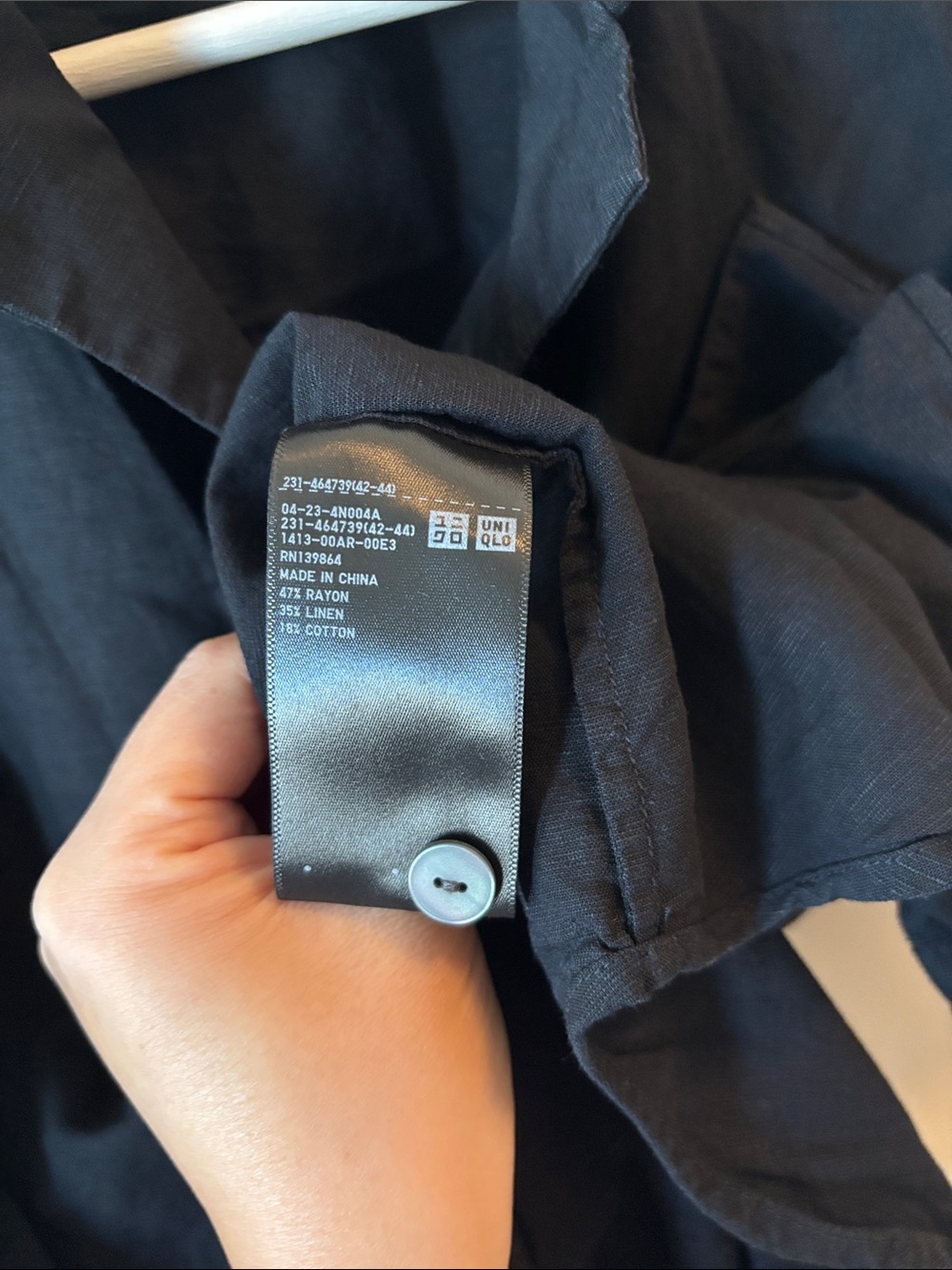 Uniqlo Boxy Black Short-Sleeve Casual Button-Down Shirt - Picture 4 of 4